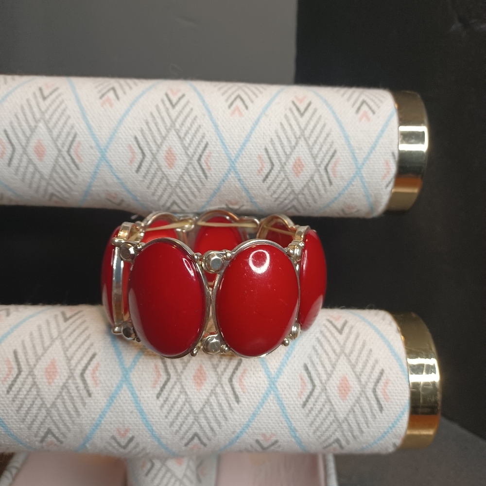 Red stretch enameled bracelet